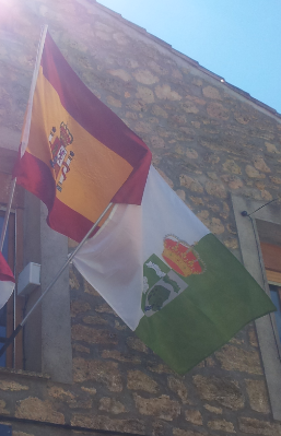 Bandera en el Ayuntamiento de Viana de Jadraque